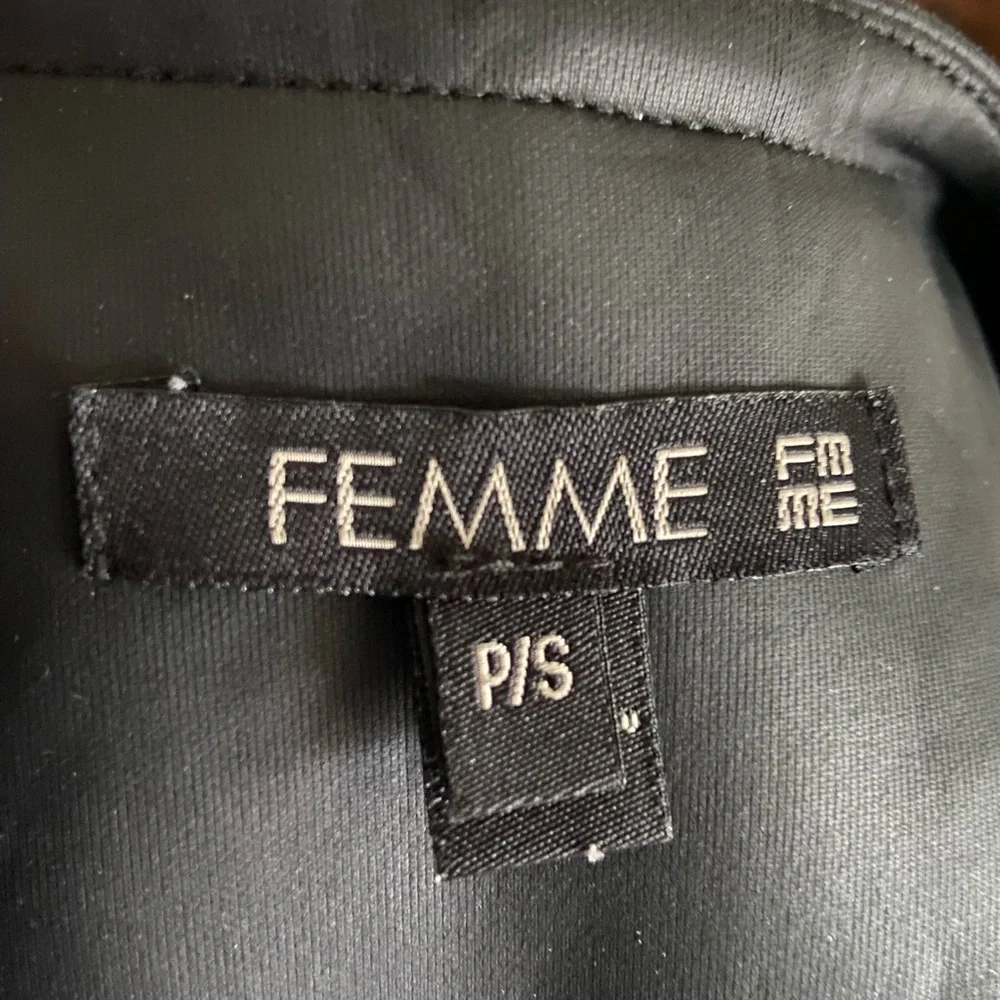 Femme - Picture 3 of 3